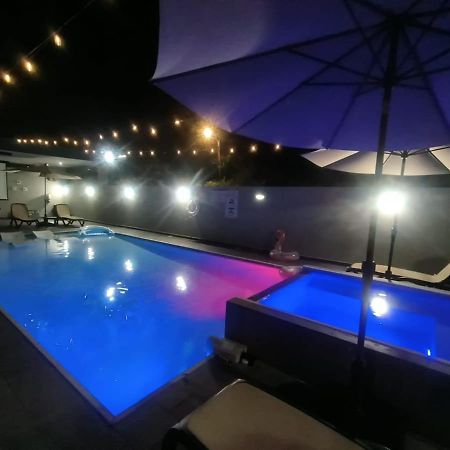 Aquaville Dorado Moderna A Studio 7 Екстериор снимка